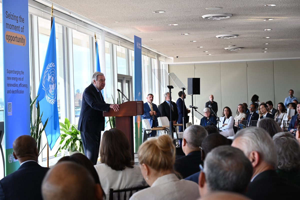 Melissa Fleming 🇺🇳 (@melissafleming) on Twitter photo Powerful climate speech “A Moment of Opportunity: Supercharging the Clean Energy Age” just delivered by <a href="/antonioguterres/">António Guterres</a> at <a href="/UN/">United Nations</a> HQ in NY:
“Countries that cling to fossil fuels are not protecting their economies – they are sabotaging them." Powerful climate speech “A Moment of Opportunity: Supercharging the Clean Energy Age” just delivered by <a href="/antonioguterres/">António Guterres</a> at <a href="/UN/">United Nations</a> HQ in NY:
“Countries that cling to fossil fuels are not protecting their economies – they are sabotaging them."