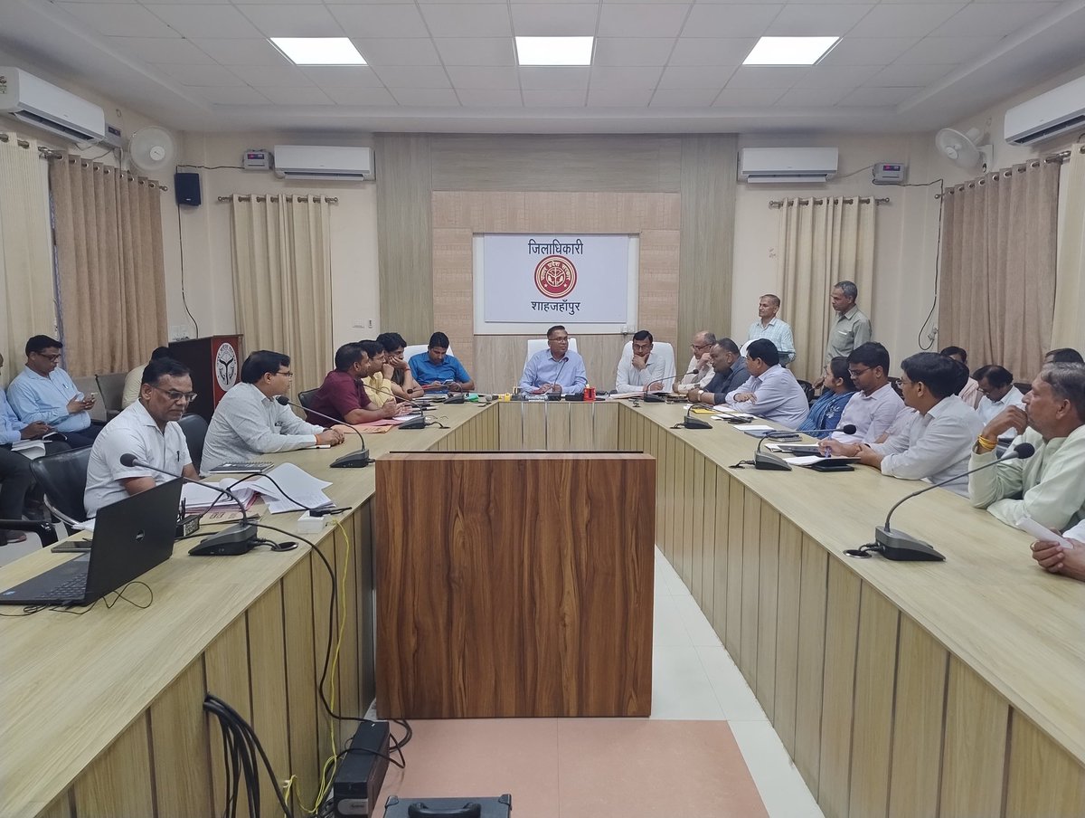 dmupsha's tweet image. आज गन्ना किसान डिग्री कॉलेज पुवायां के सामान्य निकाय की बैठक में कृषि स्नातक कक्षाओं के संचालन पर विचार विमर्श किया गया।
