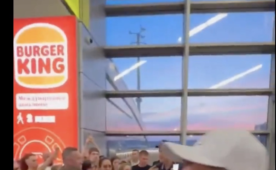 ChuckPfarrer's tweet image. HAVE IT PUTIN’S WAY: If you want a burger at a Russian airport, you can always have a Whopper. Incredibly, US company Burger King is still doing business in Russia.