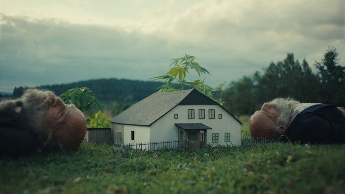 TheFilmStage's tweet image. Highlights from the 2025 Karlovy Vary International Film Festival brought protest songs, sexual politics, and Lisbon-set Rohmerian delights.
Read @RorySeanOC's recap: thefilmstage.com/karlovy-vary-2…