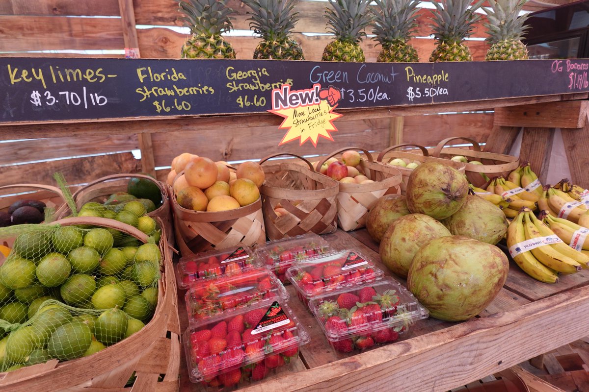 Fresh fruits and veggies are key to a healthy heart! Discover the freshest seasonal picks at the farmer’s market—ripe peaches, vibrant greens, and crunchy cucumbers ready for your table. Eat local, eat fresh! ❤️ 🥒 🍑 🥬