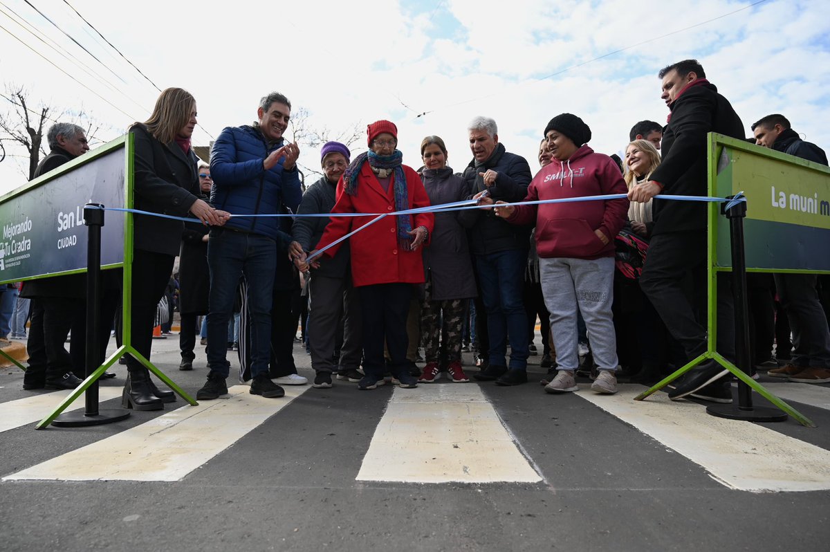 Acompañé al Intendente <a href="/gastonhissa/">Gaston</a> en la inauguración de la repavimentacion de seis cuadras en el Barrio Sargento Cabral de la Ciudad de SAN LUIS. El Programa Construyendo con tu Pueblo permite realizar obras municipales que mejoran la calidad de vida de los vecinos.