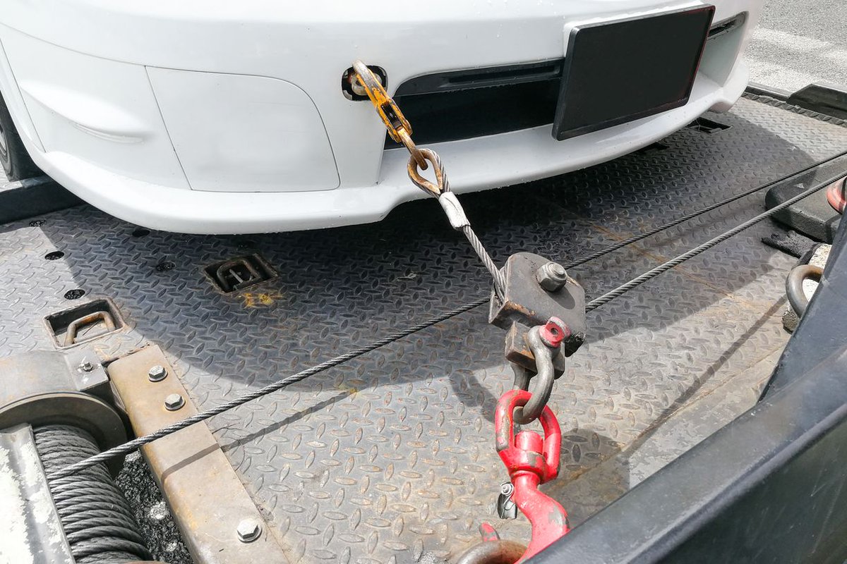 Need help fast? Our towing service is just a call away—day or night. We’ll haul you to safety so you can focus on what matters. Save our number (843) 951-0227, and call us when you need us!
#TowingService
mechanichartsville.com/contact