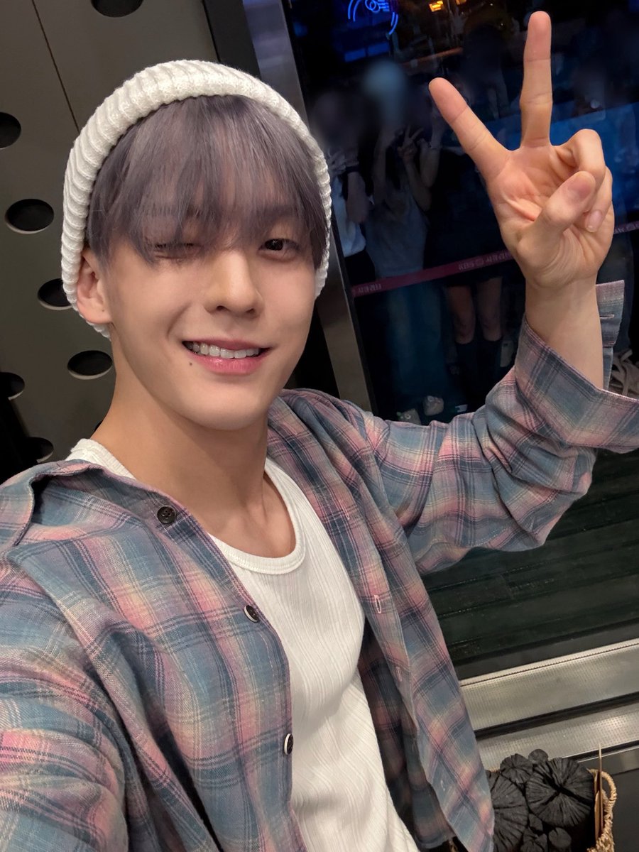 [📂]

📂 B:CHIVE
└📁 한해의 #키스더라디오  

화요일에 민혁이를 볼 수 있어
행복하다고 해𝑩𝒐𝒓𝒂 💙
👥 .oO (이게 행복이자 하루가 달콤해요)

#비투비 #BTOB
#이민혁 #LEEMINHYUK
#허타 #HUTA
#훅 #HOOK
#Bora
<a href="/btob2mh/">HUTA</a>