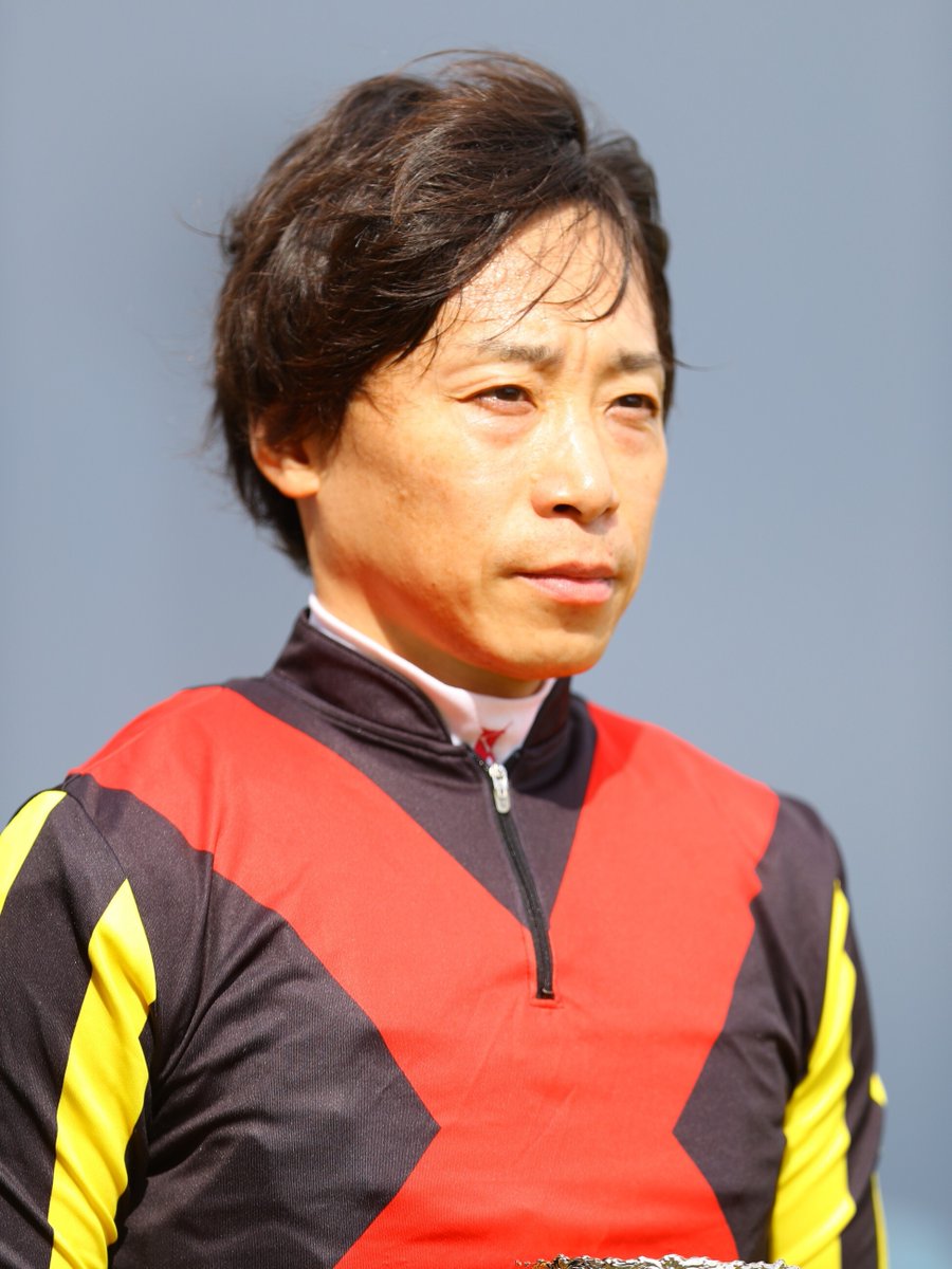 JRAVAN_info's tweet image. #池添謙一 騎手(@0723Kenchan)が46歳の誕生日を迎えました。1998年に最多勝利新人騎手に輝き、2011年にはオルフェーヴルとのコンビで牡馬クラシック三冠を制覇。有馬記念の通算4勝は武豊騎手と並ぶ歴代最多を誇り、今年1月には通算1400勝を達成しました。おめでとうございます!