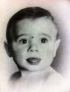 AuschwitzMuseum's tweet image. 22 July 1939 | A French Jewish boy, Jean Bercu, was born in Paris.
In February 1944 he was deported to #Auschwitz and murdered in a gas chamber after the selection.