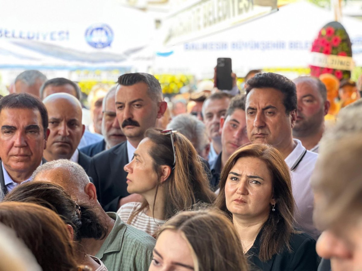 7. Genel Başkanımız Sayın Kemal Kılıçdaroğlu’nun ikiz kardeşi Adil Kılıçdaroğlu’nu son yolculuğuna uğurladık. 

Devri daim olsun.