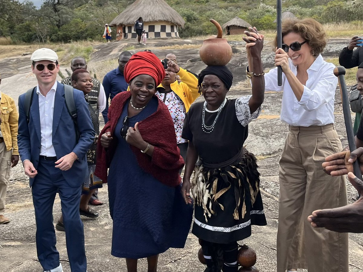 PaulBBarets's tweet image. Dancing with the local community at the Great Zimbabwe World Heritage Site? 🕺🏽💃🏽 Hard to top!
Unless you’re doing it on the occasion of the historical visit of Audrey Azoulay, DG of @UNESCO 🌍, in company of Minister R. Rwodzi and Ambassador Sekai Nzenza 🇿🇼✨ Great ZimVibes !