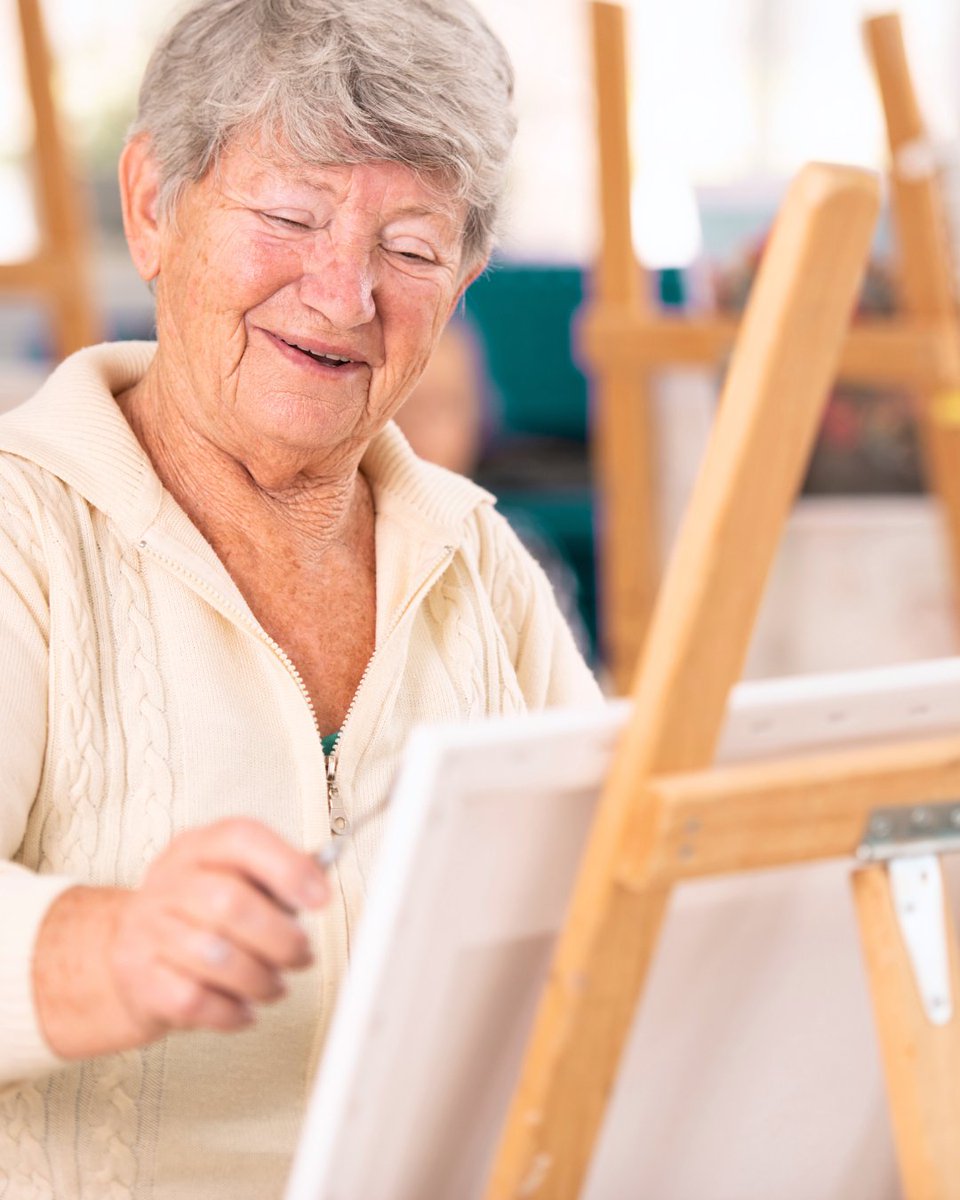 BrainWiseMedia's tweet image. Old hobbies can spark new connections🎨

Encouraging people with Alzheimer’s to engage in familiar crafts like knitting, puzzles, or painting can trigger memories and boost mood. Tactile interaction with hobby tools may help preserve a sense of agency.

brainwisemedia.com/6-ways-to-brin…
