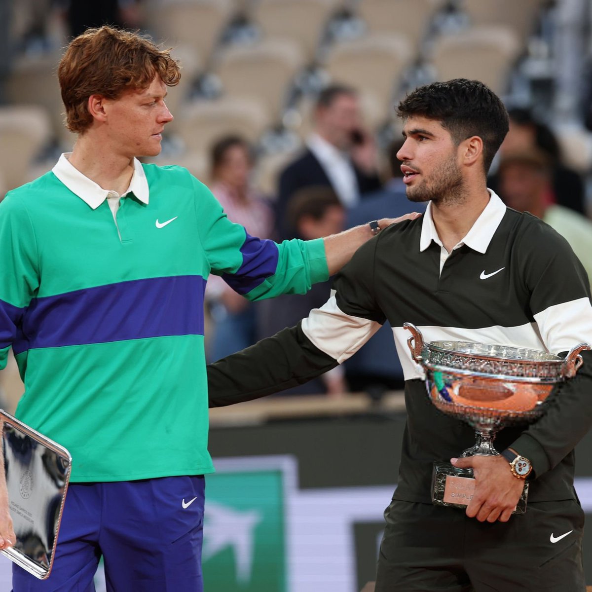 giovannipelazzo's tweet image. Alcaraz 🇪🇸🎙️
"In questo momento il mio primo obiettivo è riprendermi la prima posizione del ranking. Ora mi sto preparando per i tornei americani, in modo da arrivare al massimo della forma per lo US Open.
L’anno scorso, dopo le Olimpiadi, ho fatto fatica a esprimermi e non ho…