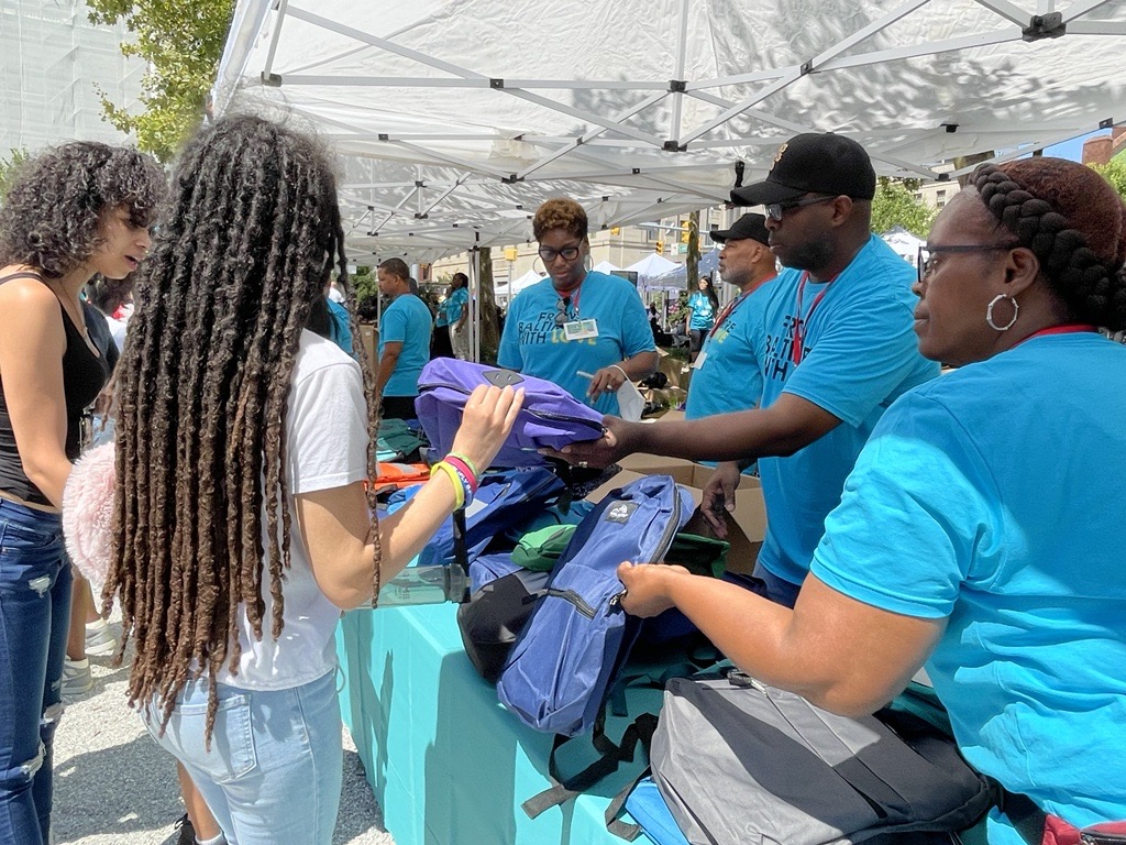 BaltCitySchools's tweet image. City Schools’ Community Resources Facebook group shares timely info on food, jobs, legal clinics, and more. Check out our annual list of back-to-school giveaways: facebook.com/groups/citysch…