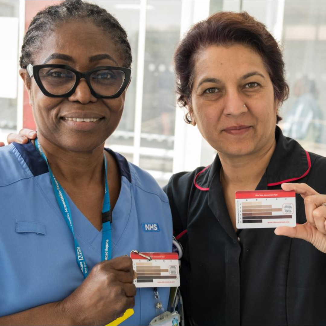 NHSEnglandLDN's tweet image. Luxmi is the world’s first nurse to use skin tone cards to spot symptoms of pressure ulcers and skin damage for Black and Asian patients.
She and @LNWH_NHS nurses are using the cards to help diagnose patients faster and more accurately.
Read more: lnwh.nhs.uk/news/luxmis-si…