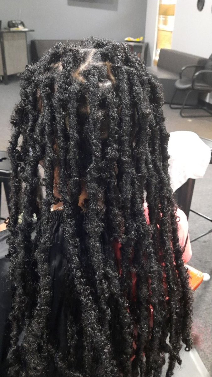 BraidsChri18084's tweet image. Faux locs are not just a style. They’re an expression of you! Whether you want a bold look or something more natural, we’ve got you covered. Schedule your appointment with us today! #FauxLocs
hairsalonconyers.com