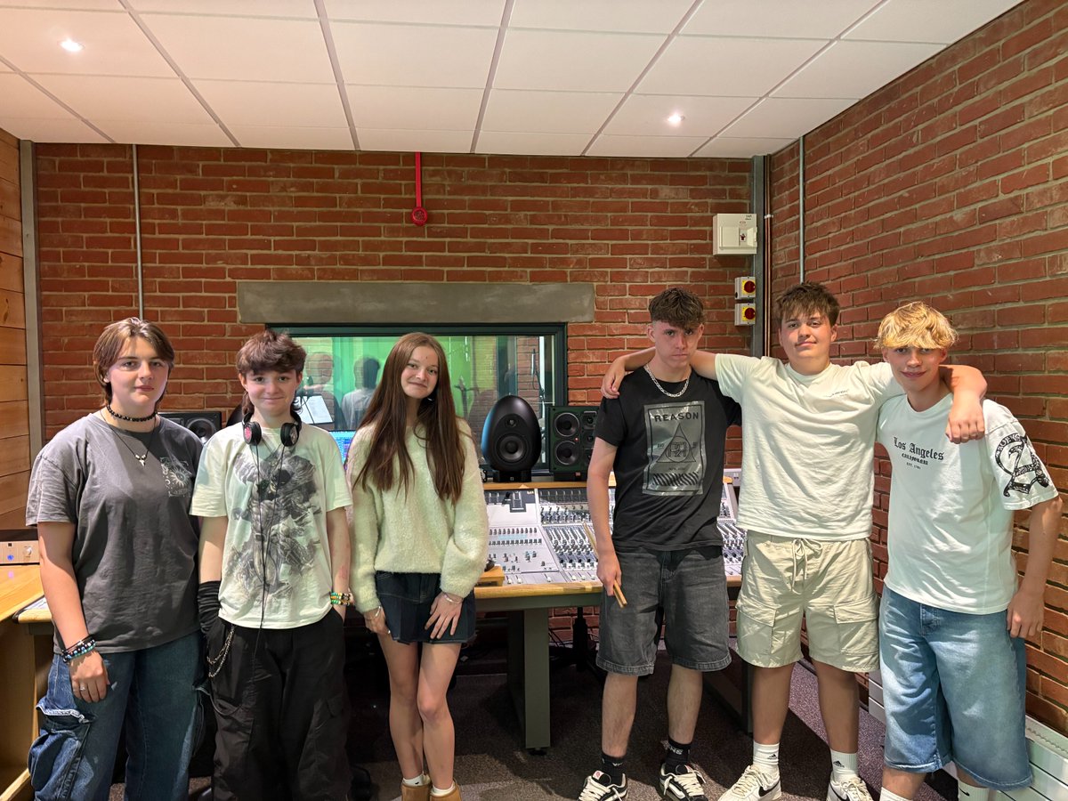 Carisbrooke College tweet media