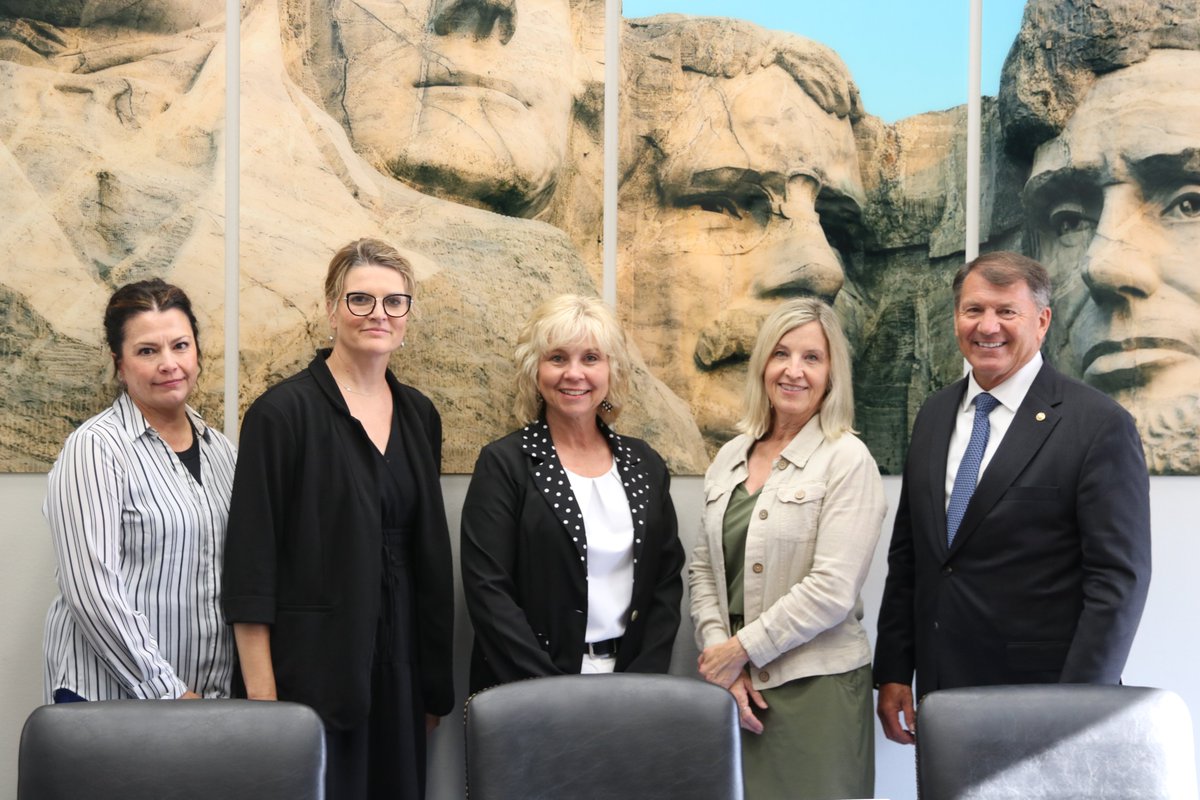 SenatorRounds's tweet image. Good to see members from the Douglas, Meade, Lennox and Brandon Valley school districts to discuss special education and mental health programs in our schools.