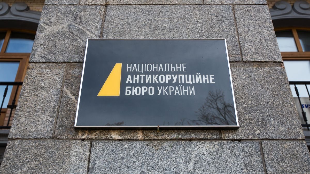 Teoyaomiquu's tweet image. Zelenskyi and Ukrainian parliament controlled by his party has signed a law to eliminate independence of the anti corruption law enforcement agencies.
This move is bad, not supported by Ukrainian people. This will trigger the protests and destabilise fragile state of the…