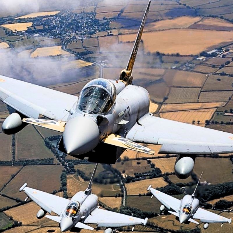 OTAN_FR's tweet image. ✈️Les Alliés démontrent leurs capacités aériennes
Plus de 20 pays de l’OTAN ont participé au Royal International Air Tattoo, un meeting aérien organisé au Royaume-Uni🇬🇧. Ils y ont démontré leur interopérabilité et leur aptitude à collaborer dans le cadre d’opérations complexes💪