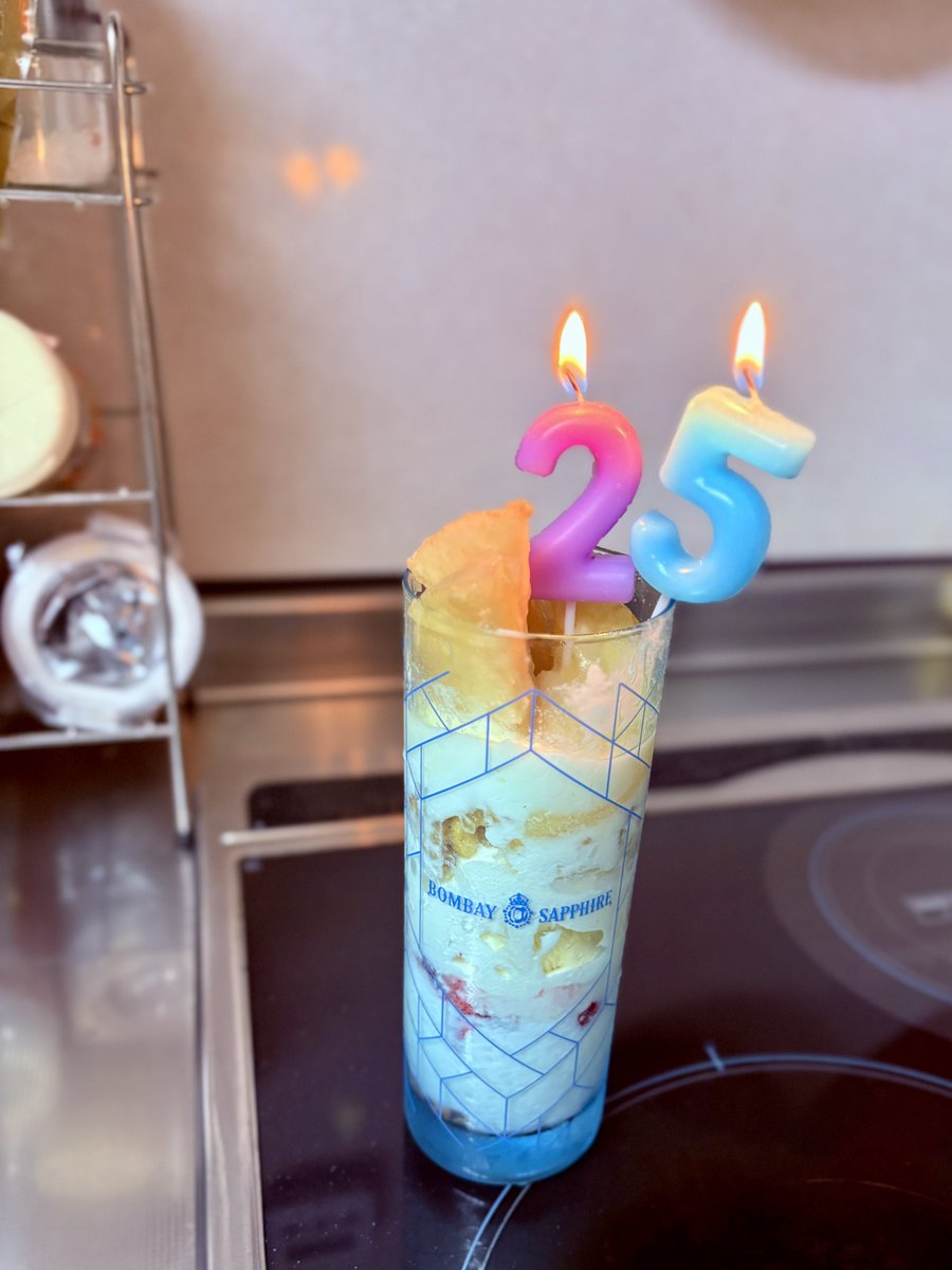 イケダ tweet media