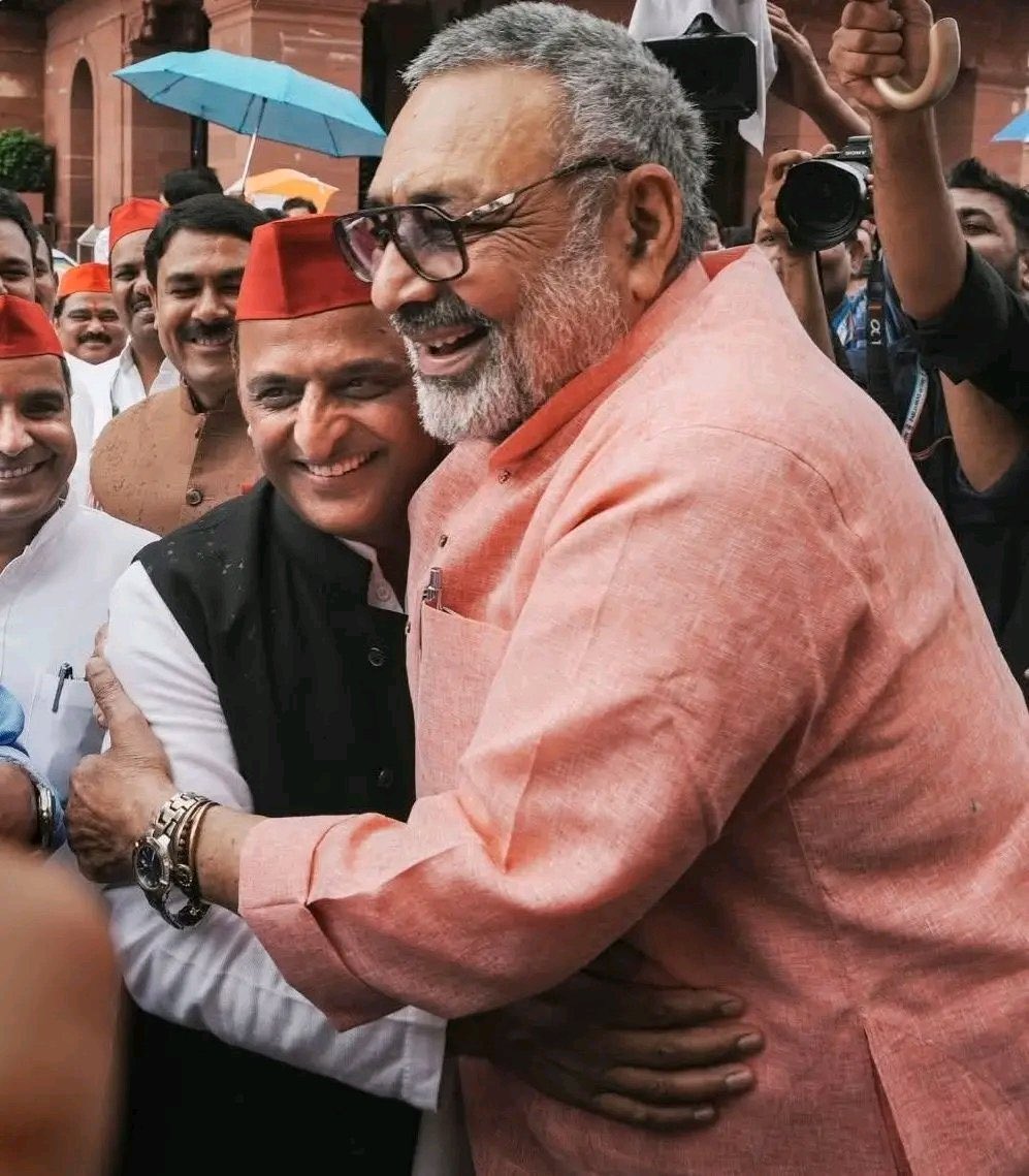 Pradum Yadav (@pradum_yadav_25) on Twitter photo सियासत में मुस्कान भी जरूरी!
आज संसद भवन से एक प्यारी सी तस्वीर देखने को मिली जब गिरिराज सिंह जी ने अखिलेश यादव जी को गले लगाया
राजनीति में मतभेद होना चाहिए मनभेद नहीं
<a href="/yadavakhilesh/">Akhilesh Yadav</a> <a href="/girirajsinghbjp/">Shandilya Giriraj Singh</a> सियासत में मुस्कान भी जरूरी!
आज संसद भवन से एक प्यारी सी तस्वीर देखने को मिली जब गिरिराज सिंह जी ने अखिलेश यादव जी को गले लगाया
राजनीति में मतभेद होना चाहिए मनभेद नहीं
<a href="/yadavakhilesh/">Akhilesh Yadav</a> <a href="/girirajsinghbjp/">Shandilya Giriraj Singh</a>