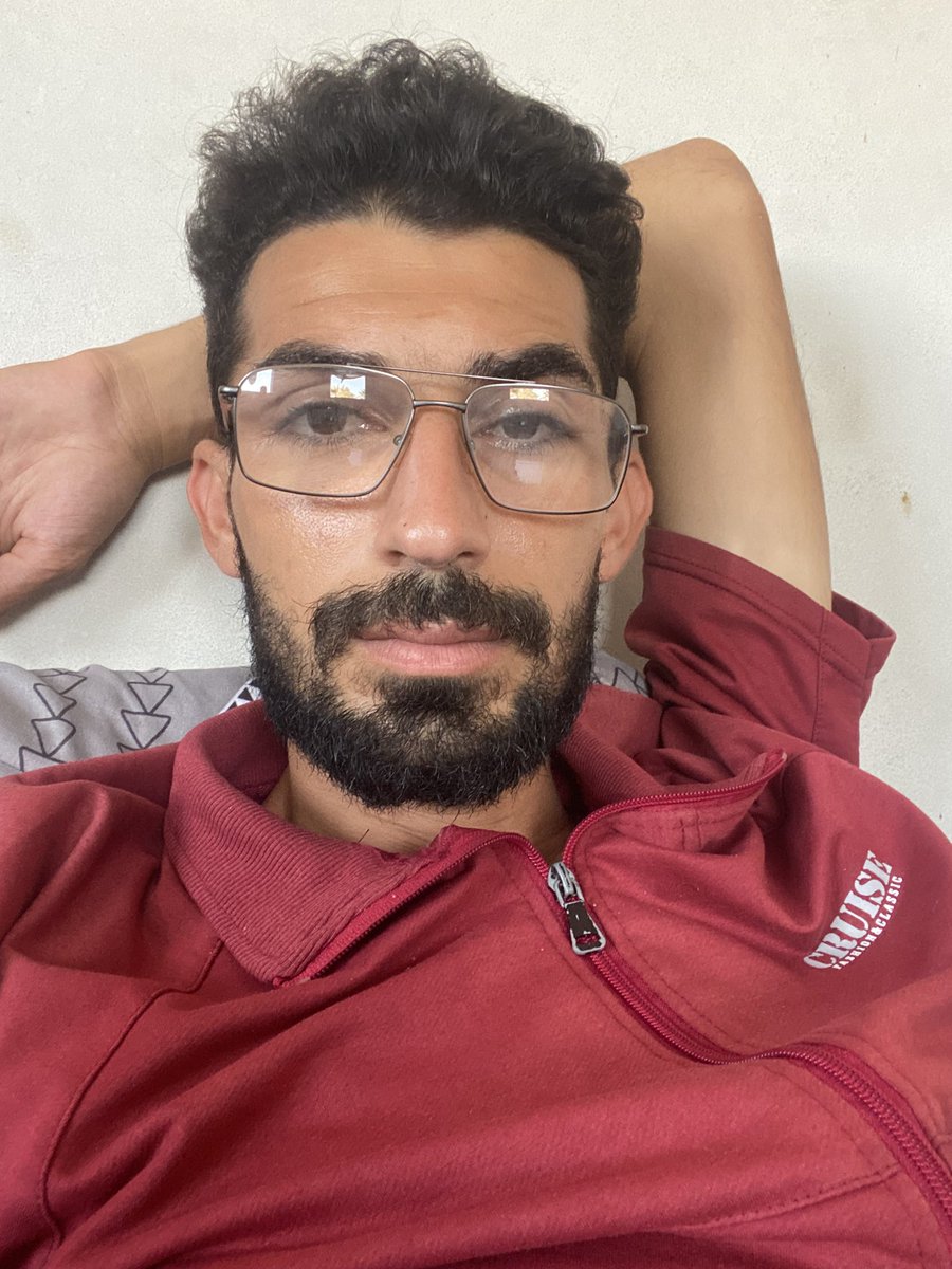 Mo7ammed_jawad6's tweet image. I’m going to the market, hoping to buy something we can eat—to silence this cruel hunger.