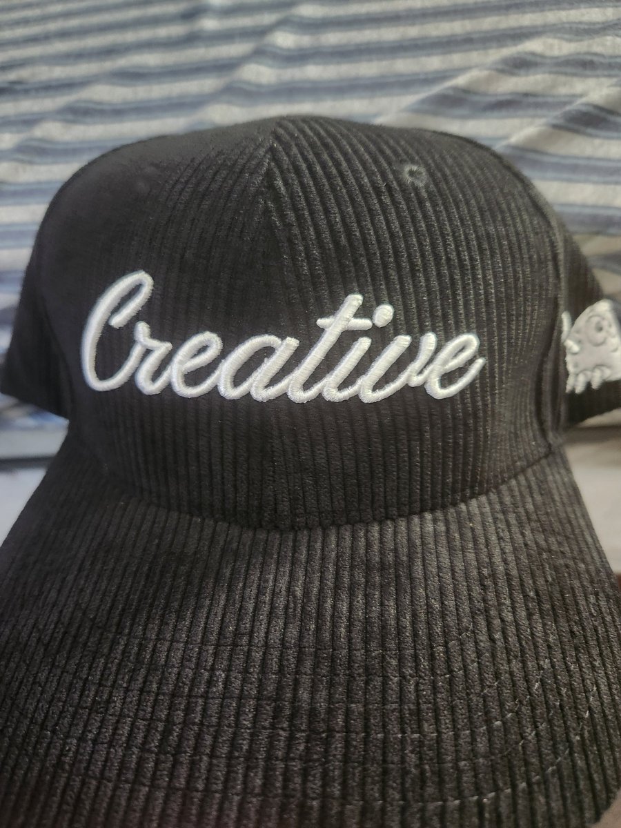 depressivehacks's tweet image. Gm to everyone, especially the @veefriends community!
My new Creative Crab hat 🦀 arrived!