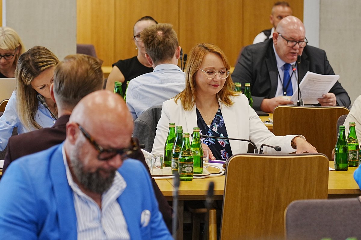 GoTracz's tweet image. 💪 Nadzwyczajna Komisja ds. Ochrony Zwierząt kontynuuje swoją pracę! 💚
🐾 #Sejm ma do rozpatrzenia szereg prozwierzęzych projektów. Pierwszorzędnie to obywatelski projekt #StopŁańcuchom, pod którym podpisało się ponad PÓŁ MILIONA osób. To również poselskie projekty ustaw, w tym…