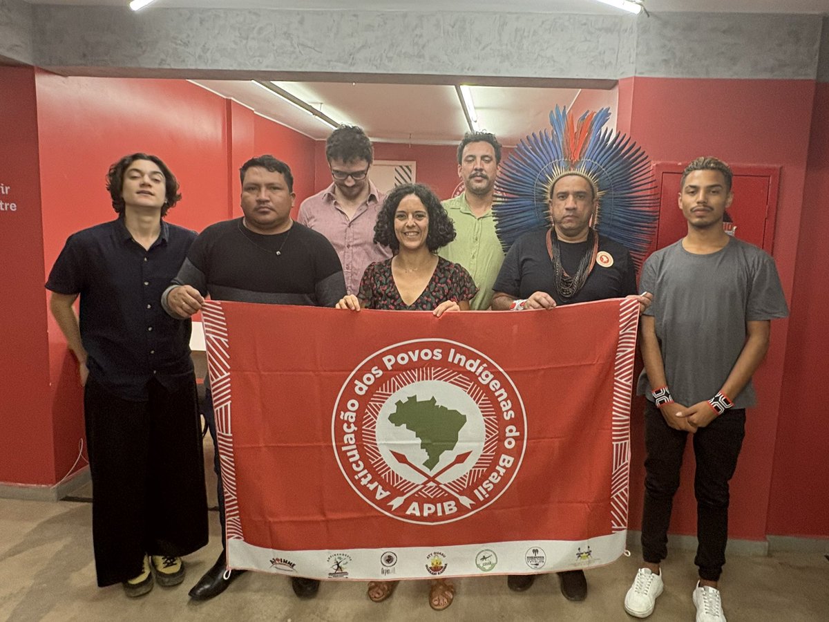 ManonAubryFr's tweet image. "L'agro-industrie empoisonne et tue les peuples autochtones et cela va s'empirer avec l'accord UE - Mercosur !"
Rencontre avec Dinaman Tuxá, coordinateur de l'APIB, le mouvement des peuples autochtones du Brésil.
Les peuples autochtones seront les premières victimes de cet…