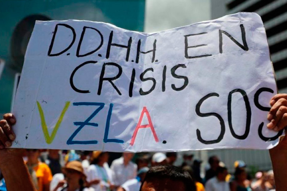 DiarioTalCual's tweet image. En claves | ONG documenta violaciones de DDHH durante los primeros seis meses de Maduro #TalCual #ClaroyRaspao
Web: talcualdigital.com/10-claves-sobr…