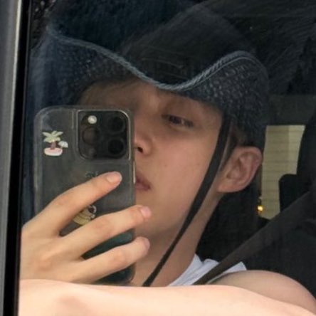 coupsistt's tweet image. the driver                                                        the car