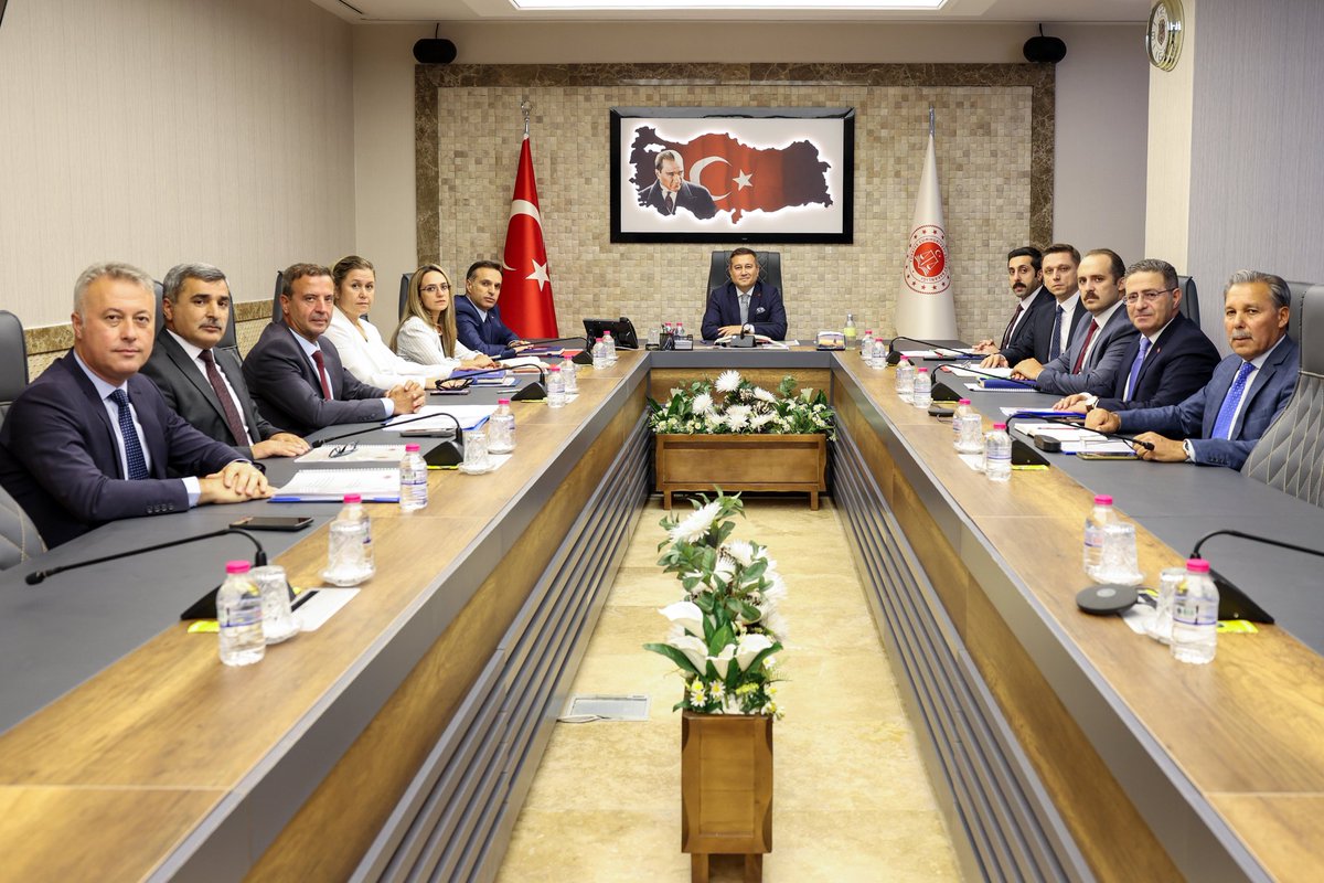 Ceza ve Tevkifevleri Genel Müdürlüğü (@ctekurumsal) on Twitter photo Genel Müdürümüz <a href="/YavuzEnis/">Enis Yavuz Yıldırım</a>, farklı illerde bulunan Açık Ceza İnfaz Kurumu Müdürleri ile toplantı yaptı.
Genel Müdürlük yöneticilerinin de katıldığı toplantıda, kurumsal işleyişin güçlendirilmesi ve uygulamalarda birlikteliğin sağlanması amacıyla değerlendirmelerde bulunuldu. Genel Müdürümüz <a href="/YavuzEnis/">Enis Yavuz Yıldırım</a>, farklı illerde bulunan Açık Ceza İnfaz Kurumu Müdürleri ile toplantı yaptı.
Genel Müdürlük yöneticilerinin de katıldığı toplantıda, kurumsal işleyişin güçlendirilmesi ve uygulamalarda birlikteliğin sağlanması amacıyla değerlendirmelerde bulunuldu.