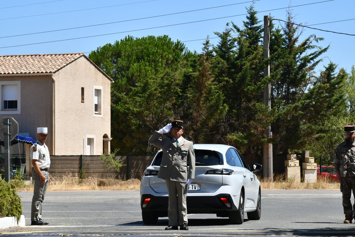 CDC1REG's tweet image. Après 33 années au sein de l’institution, dont plusieurs au sein du #1REG, le Major Dorin quitte la Légion étrangère.

L’ensemble du personnel du régiment tient à exprimer sa profonde reconnaissance pour son engagement.

Bonne retraite Major ! 🫡