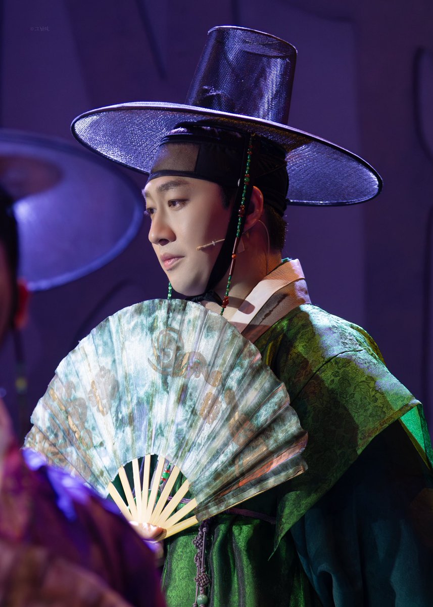 theday_of_pic's tweet image. 250722 뮤지컬 &amp;lt;등등곡&amp;gt; 커튼콜
김영운 #안재영 

영운아, 사람이 사람답게 사는 그런 세상에서 태어나거라