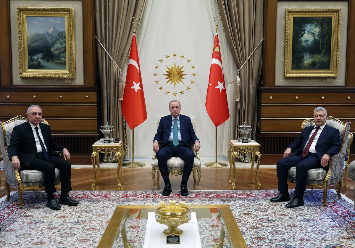 trpresidency's tweet image. President @RTErdogan received Prosecutor General Kamran Aliyev of Azerbaijan at the Presidential Complex.
Chief Public Prosecutor of the Court of Cassation Muhsin Şentürk was also present at the meeting.