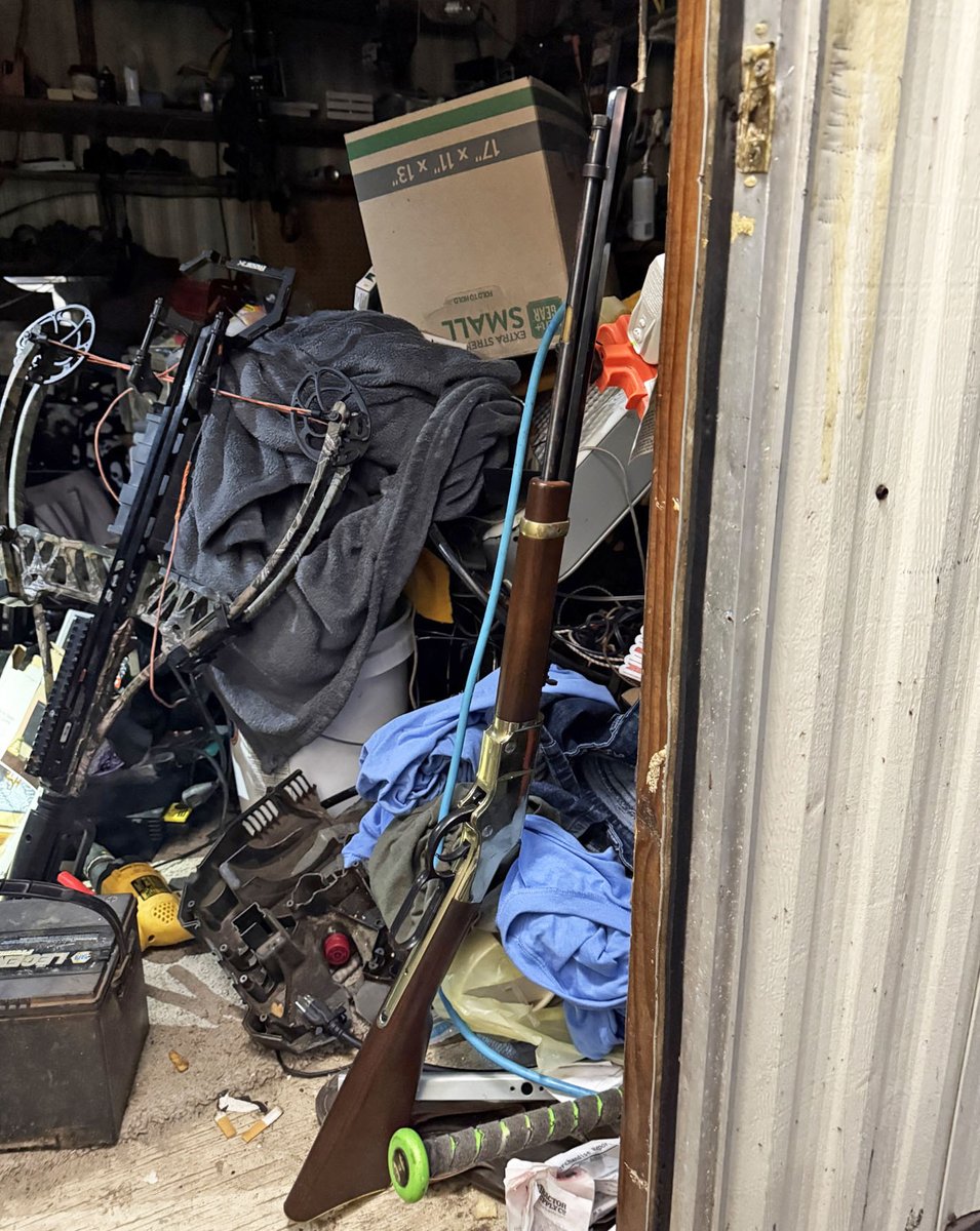 WCSOFL's tweet image. WANTED FELON ARRESTED IN DEFUNIAK SPRINGS; FIREARM AND METH FOUND ON PROPERTY
A fugitive wanted out of Okaloosa County was taken into custody without incident following a coordinated effort by members of the U.S. Marshals Service (USMS) in DeFuniak Springs.
On July 21, 2025,…
