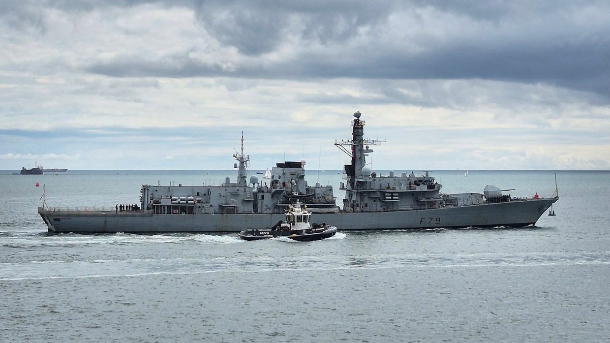 NavyLookout's tweet image. .@HMSPortland inbound to Devonport this afternoon.
Via @_cherry_jones_