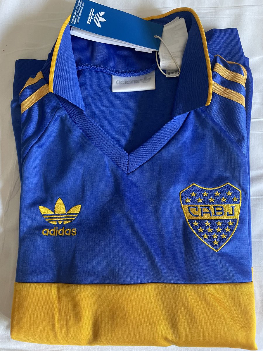 GoldeMichu's tweet image. De esto que entras al Adidas a cambiar la talla de un regalo y acabas ampliando la colección (manga larga)