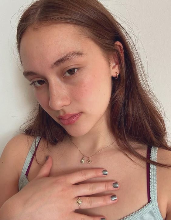 Retweets are warmly appreciated.

Hi, I’m Lola Tung. actor by profession, people-watcher and playlist curator by passion.

Currently seeking kind, curious souls to connect with. If this resonates, a retweet is more than enough.