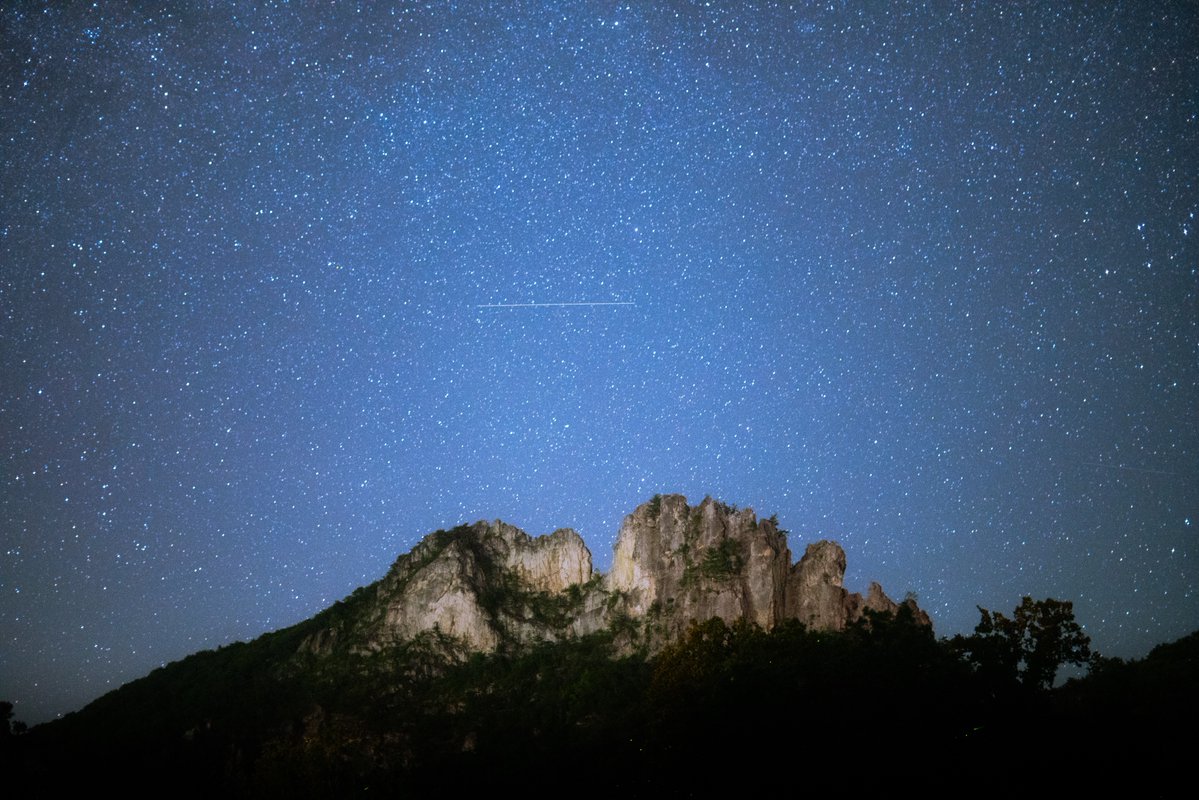 art_qm's tweet image. All it takes is one photo. One like. One retweet for your life to change forever.
Since there are only 4 people that see these tweets anyway, hope you enjoy a nighttime portrait of Seneca Rocks, WV from July 2023. 🗻