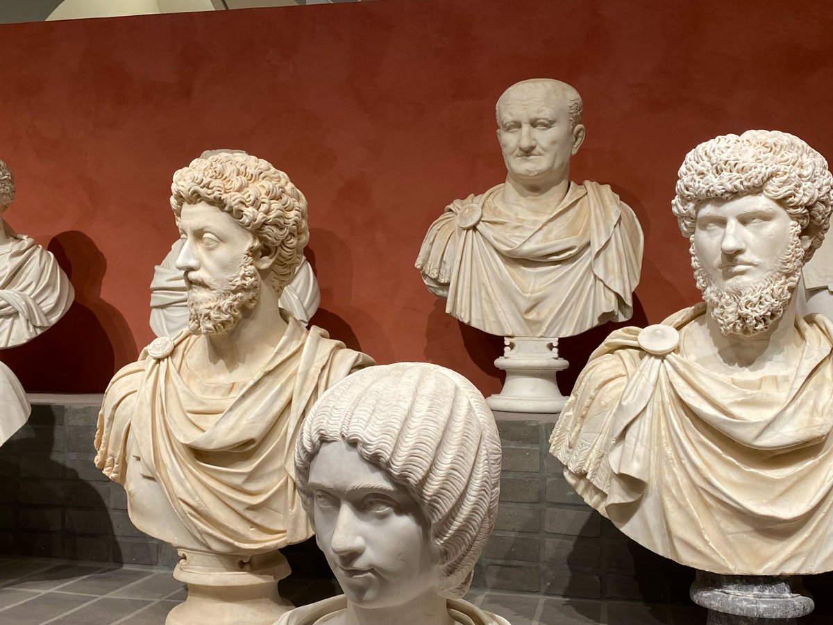 Romethegreatbe1's tweet image. La collezione di marmi Torlonia è una delle più importanti in mano privata. Nel 1864 il principe Alessandro acquistò lo stabile di via della Lungara, dove poté allestire la sua collezione privata:77 sale, uno spazio totale di ben 3056 metri quadri.
buff.ly/YgqfXN2