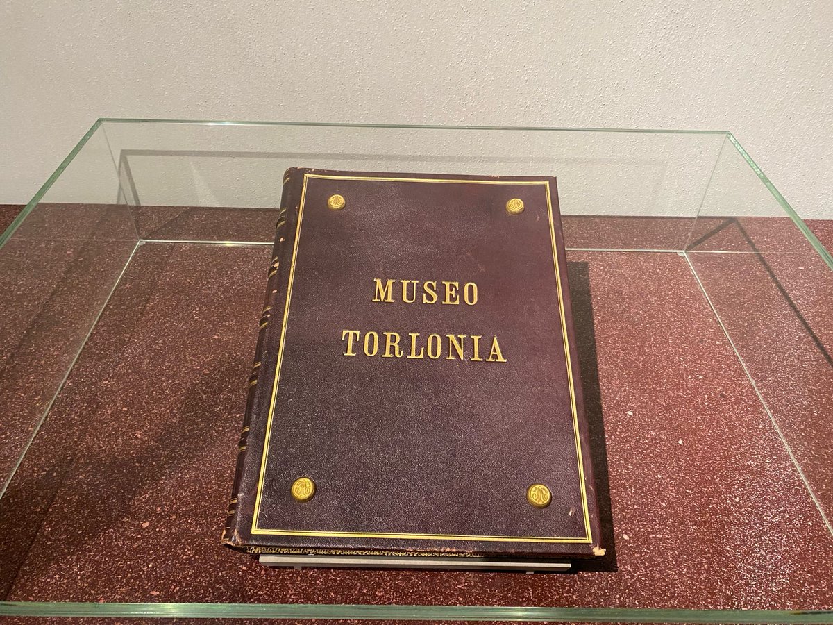 Romethegreatbe1's tweet image. La collezione di marmi Torlonia è una delle più importanti in mano privata. Nel 1864 il principe Alessandro acquistò lo stabile di via della Lungara, dove poté allestire la sua collezione privata:77 sale, uno spazio totale di ben 3056 metri quadri.
buff.ly/YgqfXN2