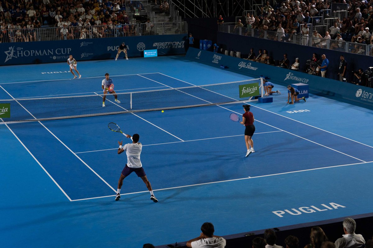 🇨🇦🏆Le Canada remporte la <a href="/hopmancup/">Hopman Cup</a> 2025 à Bari!
Félicitations à <a href="/felixtennis/">Félix AugerAliassime</a> et <a href="/Bandreescu_/">Bianca</a> pour leur performance exceptionnelle.
Une finale 🇨🇦 vs 🇮🇹 palpitante, remplie de passion et de talent.
Une journée de fierté pour le tennis 🇨🇦 et une belle célébration du sport! 🎾🍁