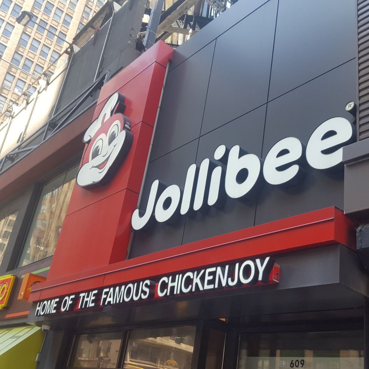realmattforney's tweet image. I have returned to the scene of the crime.
American Jollibee employs FOB Filipinos exclusively. The fountain drink machine was out of ice and the Pepsi was warm. The soundtrack is exclusively sappy 80s love songs. 10/10 on replicating the authentic Filipino experience.