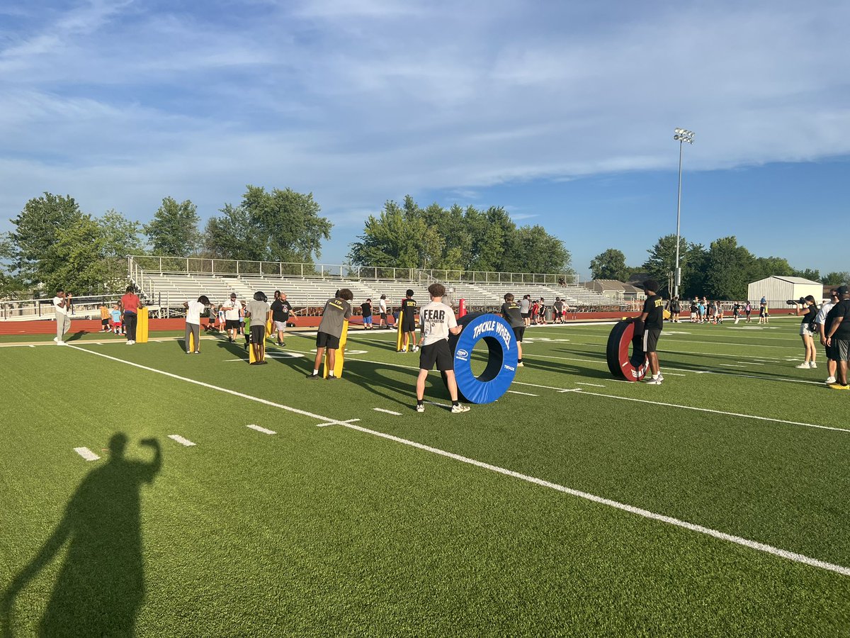 JonesgGreg's tweet image. Had a BLAST last night at youth camp. Let’s do it again tonight!
#future
@RayPecFB
