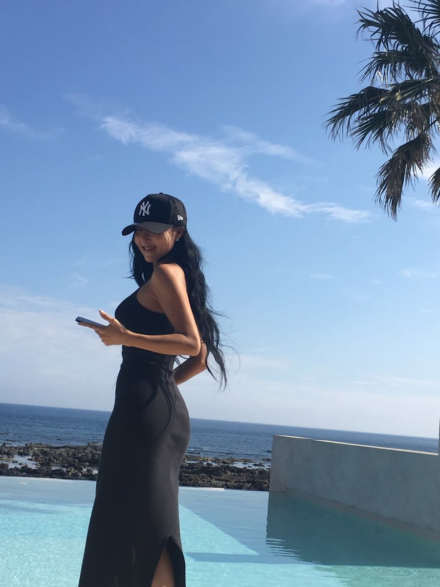 #여름한조각에_화사한송이
#ThirtyliciousHwasa
나의 여름 안혜진 생일 축하해❤🎉