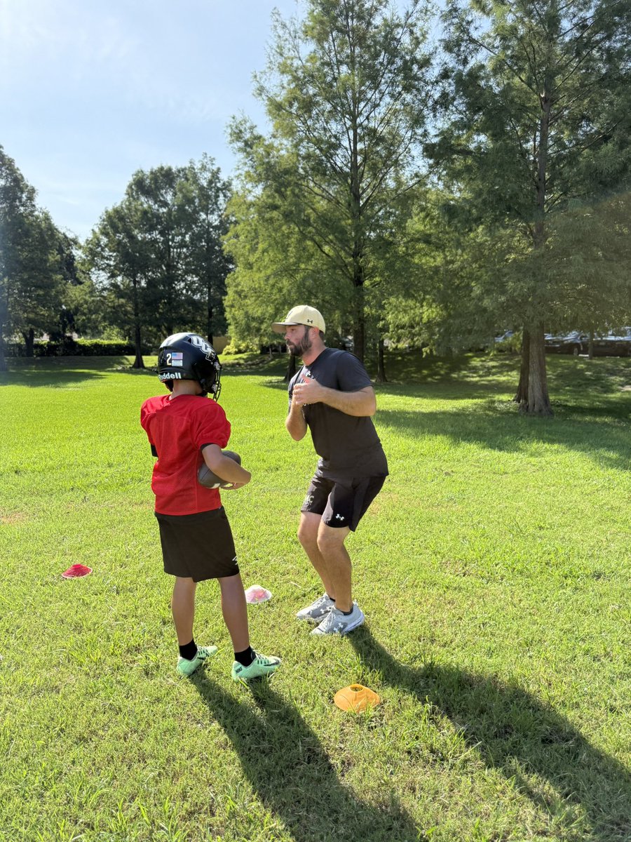 miles_flash's tweet image. Gotta grind every day! Thanks @qbslack12 and @NFA_Coach ! @lions_popwarner