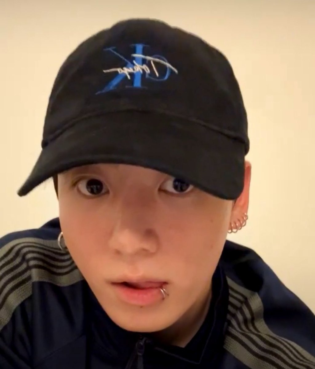 BaoYuanMei's tweet photo. Eyes on the refreshed logo. 👀
CALVIN KLEIN คอลแลปกับ JUNGKOOK The Brand มาพร้อมแคมแปญใหม่ คอลเลคชั่นใหม่แน่ค่ะ🔥🔥🔥

 JUNGKOOK X CALVIN KLEIN
#JungkookxCalvinKlein https://t.co/RF9r7KsXwo