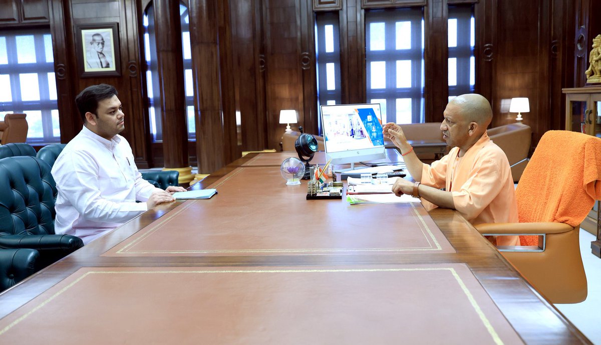 मुख्यमंत्री योगी आदित्यनाथ से कैबिनेट की बैठक के तुरंत बाद शिक्षा मंत्री संदीप सिंह ने मुलाक़ात की । मुलाक़ात के दौरान कुछ महत्वपूर्ण मुद्दों पर चर्चा हुई । 
कुछ मुद्दे जो अदालत में है तो कुछ मुद्दे शासन में लटके पड़े है । ——-
- 69000 भर्ती कोर्ट केस  । 
- विद्यालयों का समायोजन ।