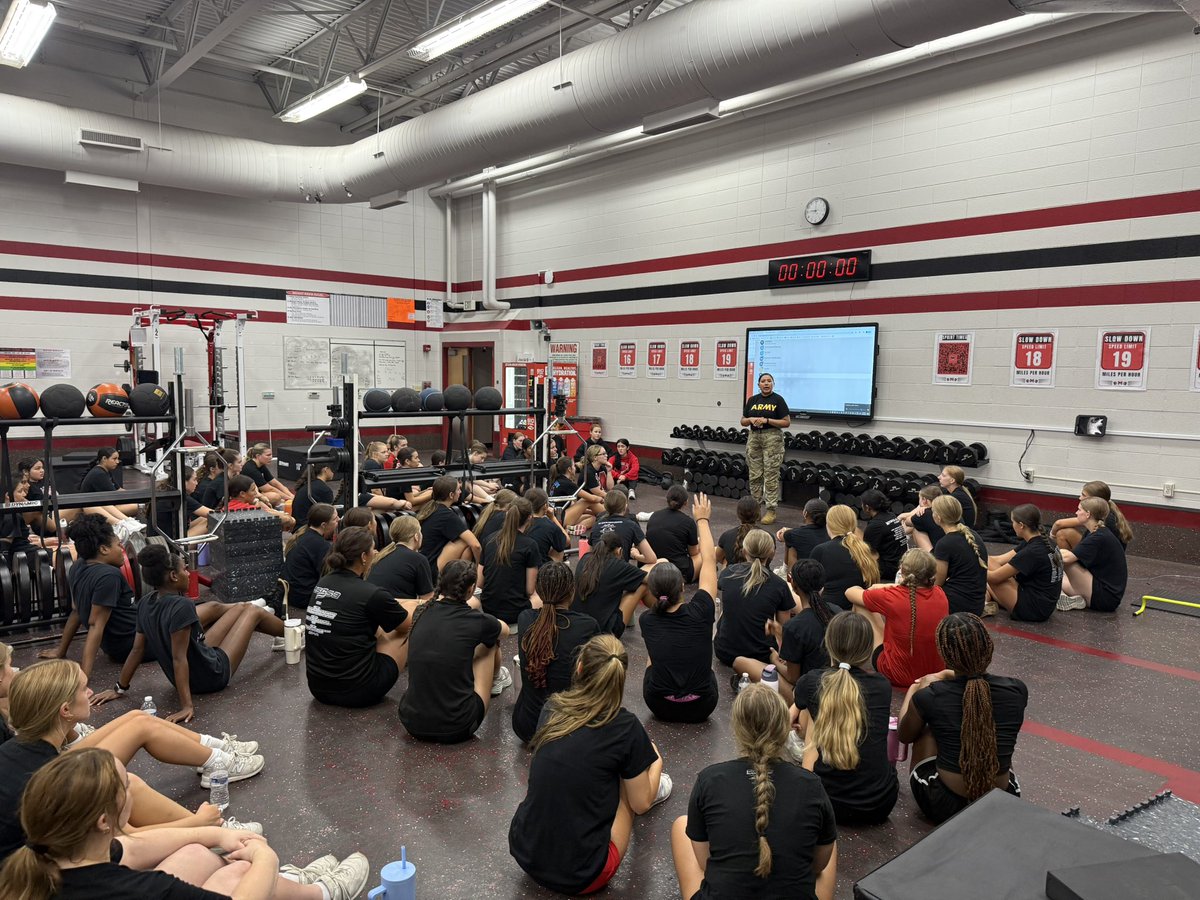 MunsterStrength's tweet image. SPC Siriany Guzman, came in today and gave the female athletes an overview of her background in sports, and how that led to her seeking an opportunity with the military. She also spoke about the opportunities available for them post graduation.
Thank you!