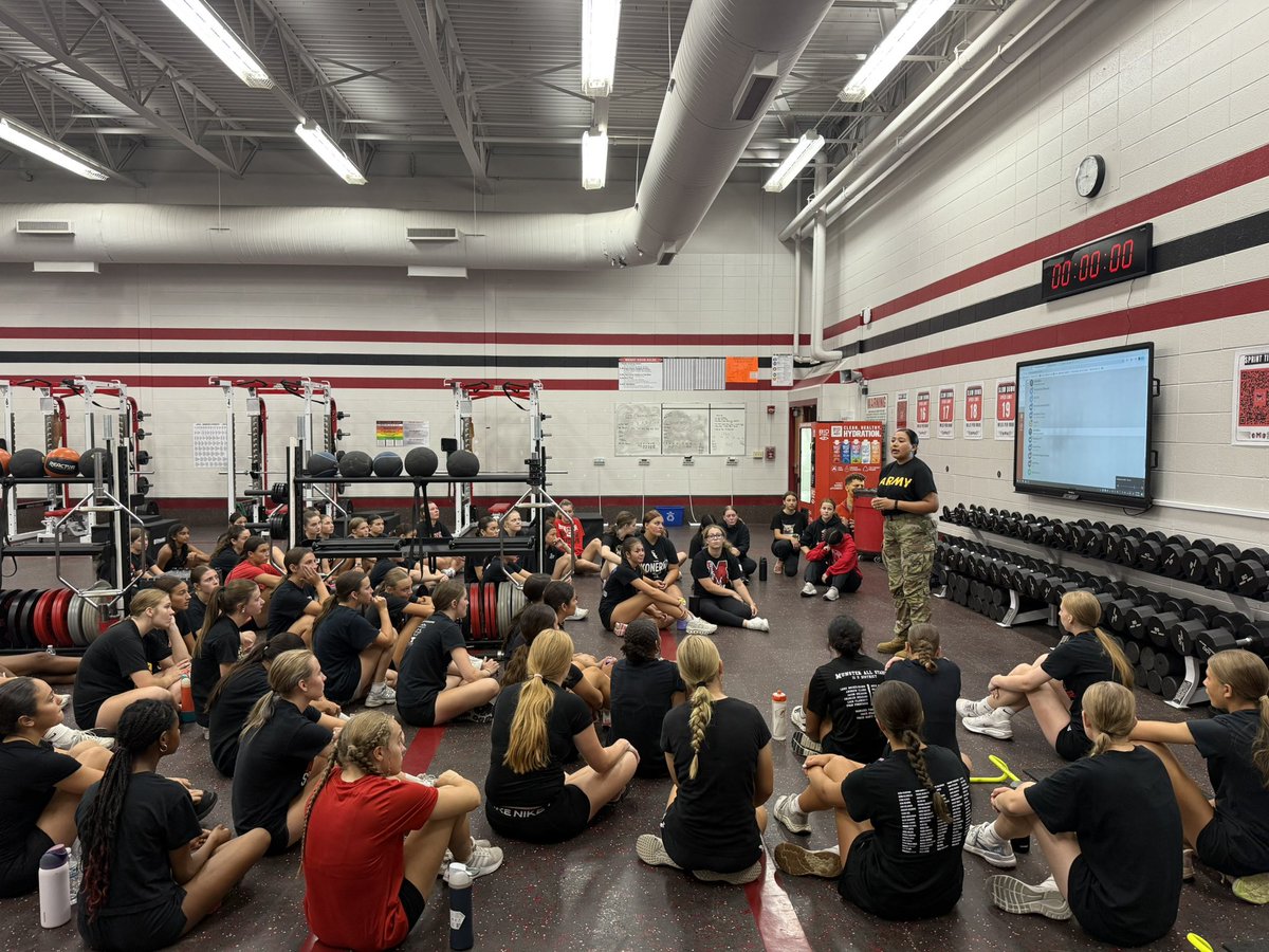 MunsterStrength's tweet image. SPC Siriany Guzman, came in today and gave the female athletes an overview of her background in sports, and how that led to her seeking an opportunity with the military. She also spoke about the opportunities available for them post graduation.
Thank you!