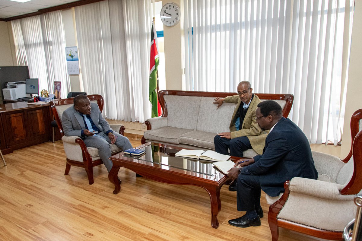 EphantusKim's tweet image. Today, I had the pleasure of hosting Mr. Mohammed Awer, CEO of World Wide Fund for Nature (WWF) Kenya, at my office in Maji House during a courtesy call.
Our discussions focused on exploring areas of collaboration between the State Department for Irrigation and WWF, particularly…
